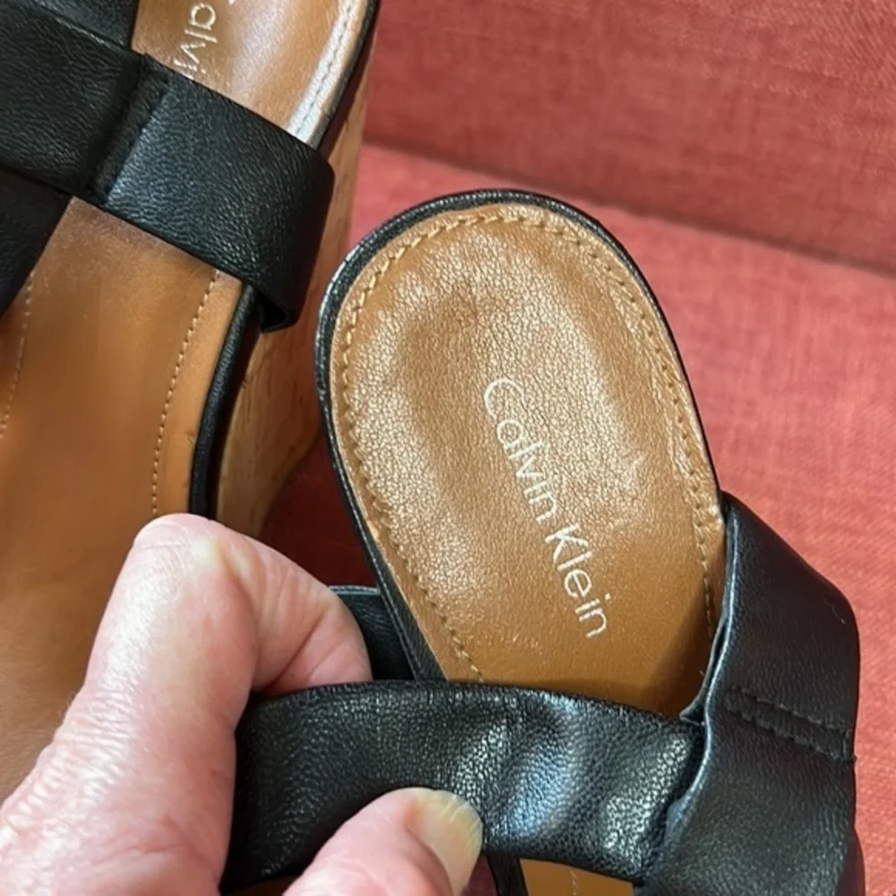 CALVIN KLEIN‎ WOMENS BLACK WEDGE SANDALS SIZE 8 1/2 - Picture 8 of 10